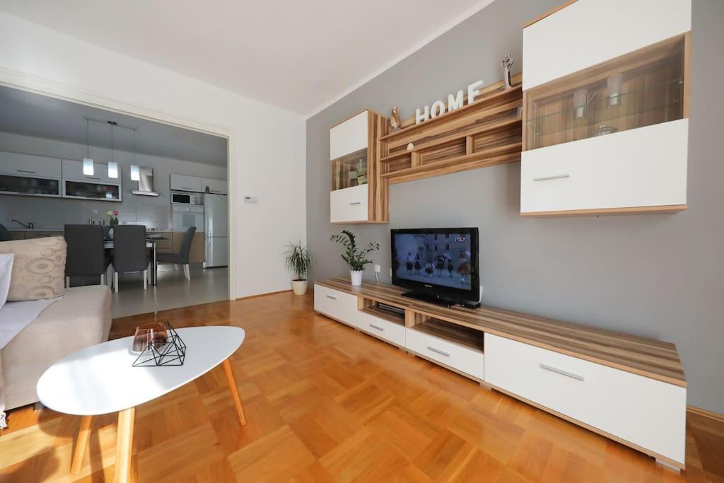 Apartment Luxury Petra With Private Pool